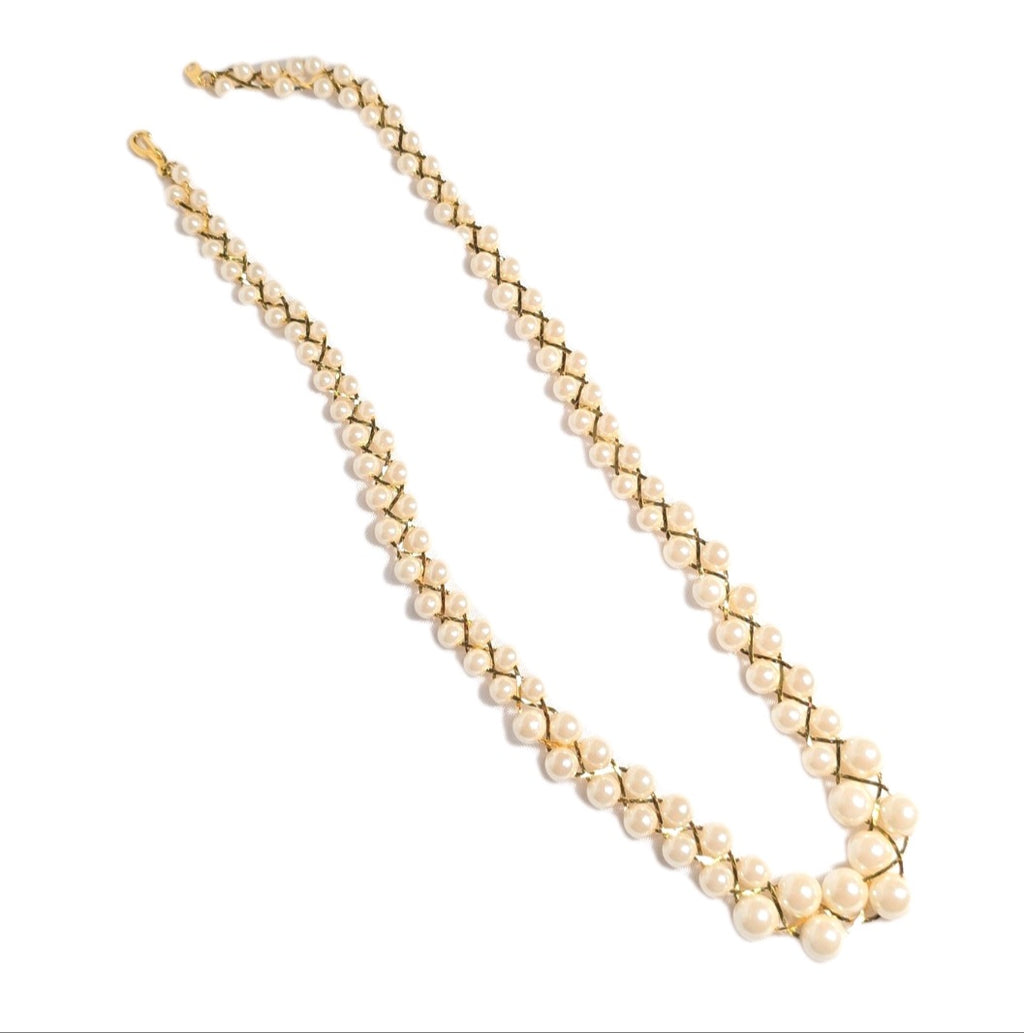 Vintage Elegant Dainty Classic Chic Woven Faux Pearl  and Gold  Tone Necklace
