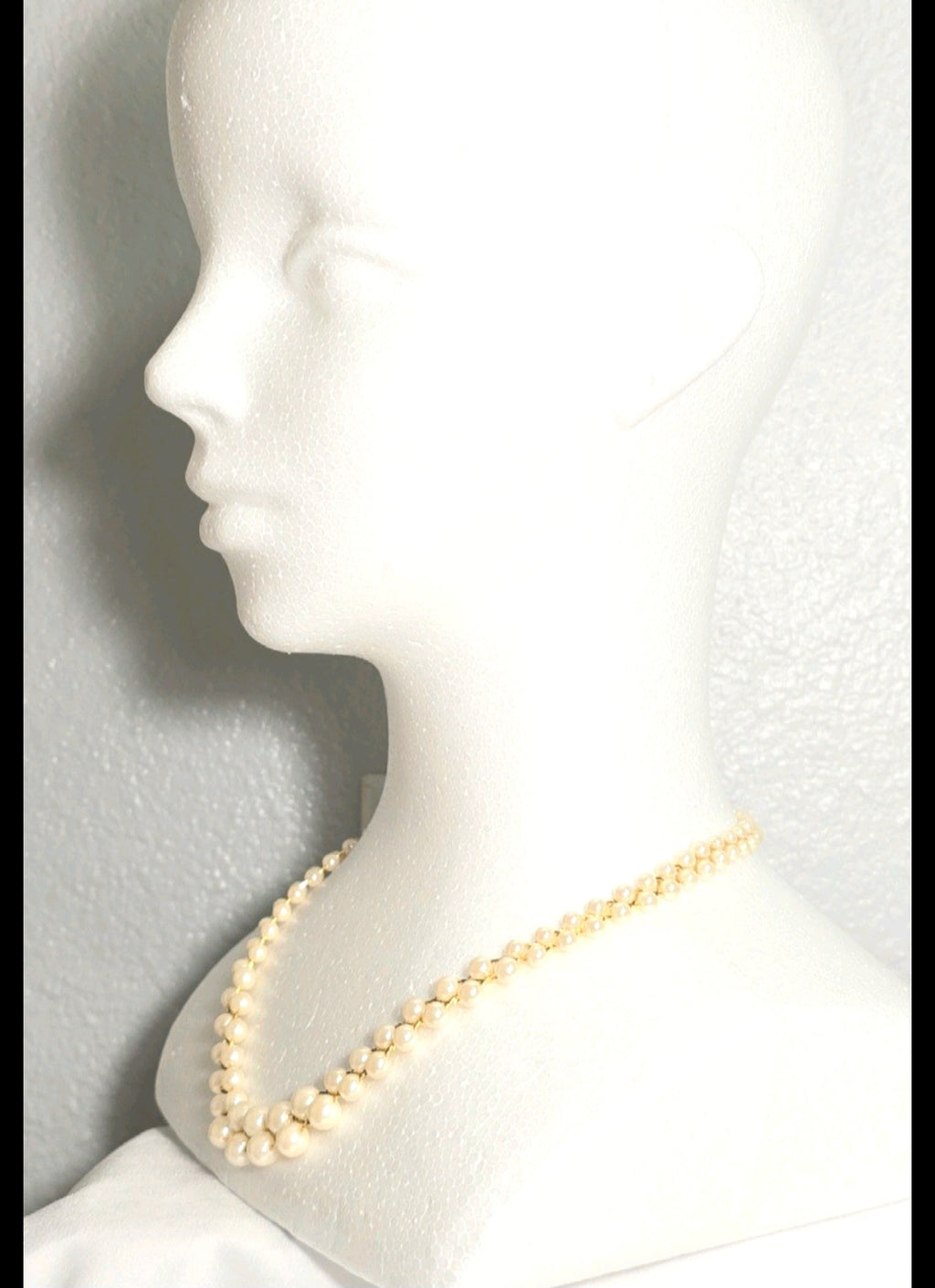 Vintage Elegant Dainty Classic Chic Woven Faux Pearl  and Gold  Tone Necklace
