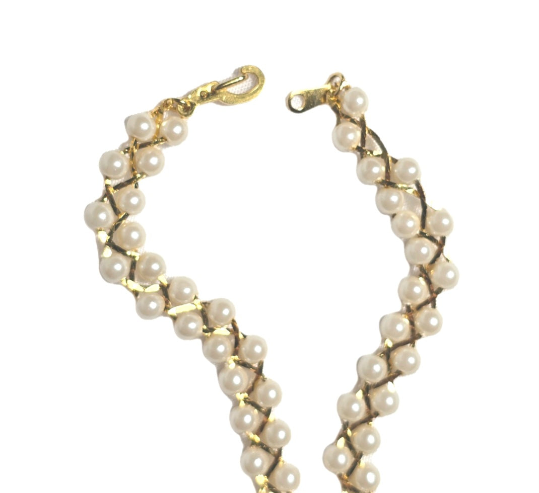 Vintage Elegant Dainty Classic Chic Woven Faux Pearl  and Gold  Tone Necklace