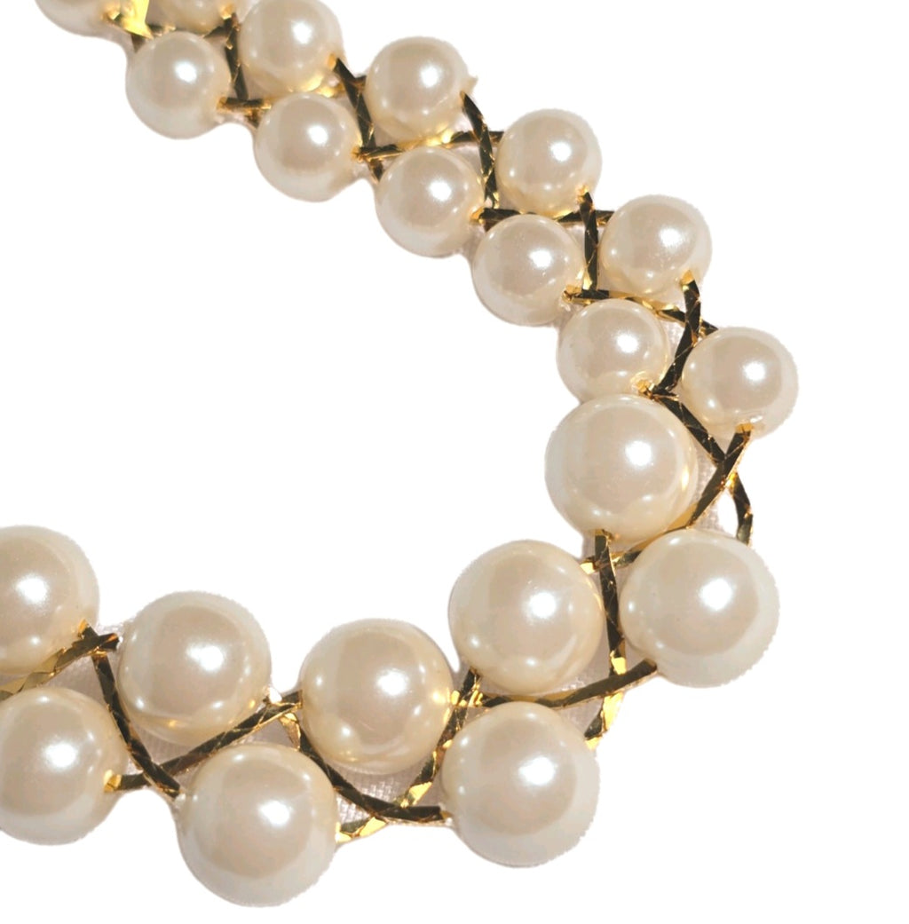 Vintage Elegant Dainty Classic Chic Woven Faux Pearl  and Gold  Tone Necklace