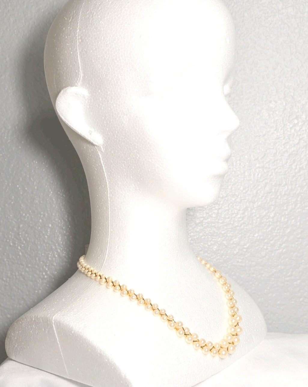 Vintage Elegant Dainty Classic Chic Woven Faux Pearl  and Gold  Tone Necklace